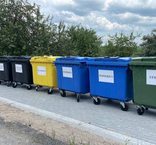 Į naujai įrengtas atliekų konteinerių aikšteles jau pristatomi ir nauji konteineriai